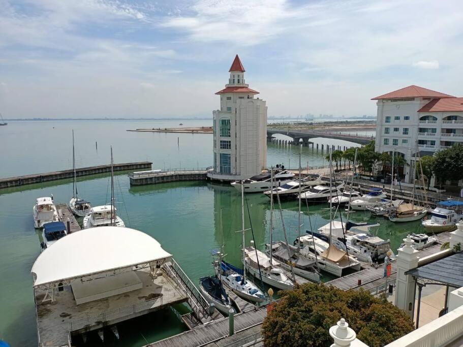 Perfect Marina Stay@ Strait Quay /W Big Balcony + Carpark Bagan Jermal Exterior photo